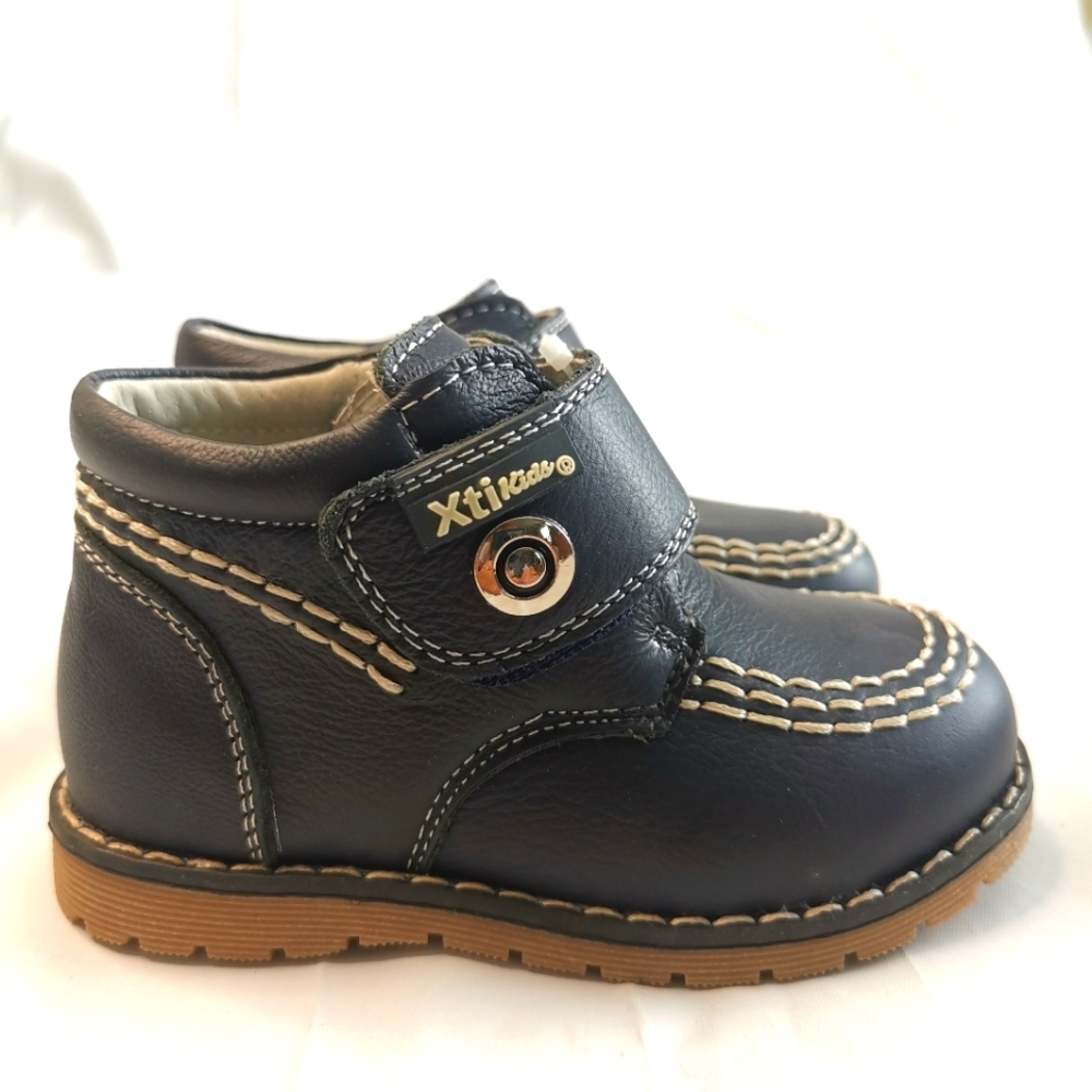 Toddler boy leather sneaker